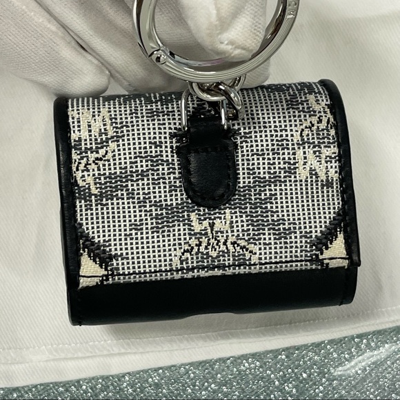 SALE HP! MCM AIRPODS CASE UNISEX - Picture 4 of 13